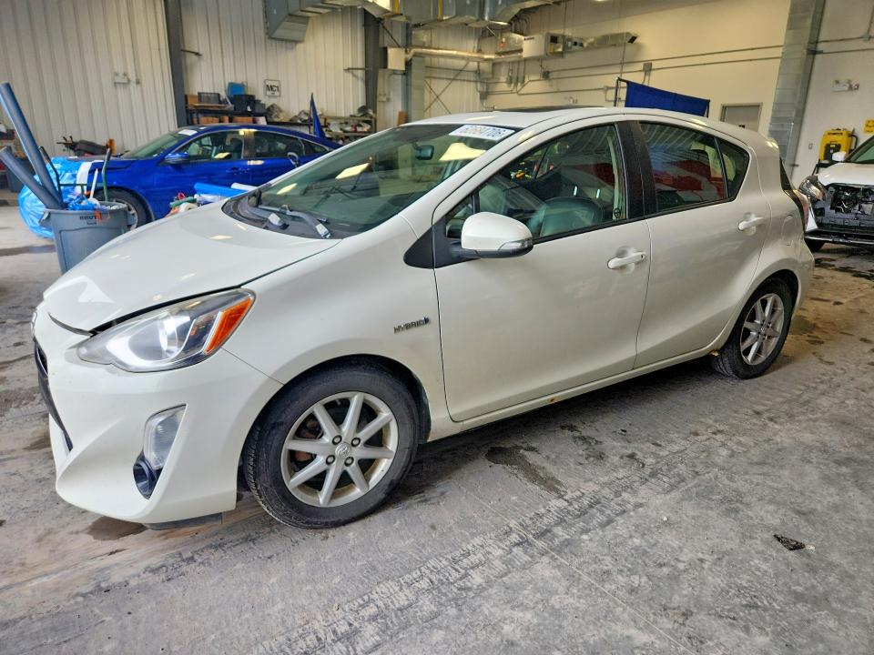 TOYOTA PRIUS C 2015 with VIN JTDKDTB31F1096391 - Photo from auction