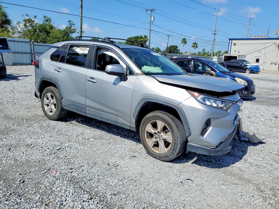 Photo 4 from auction – 2021 TOYOTA RAV4 with VIN 2T3W1RFV4MW166604