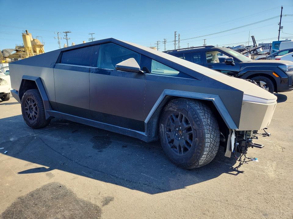 Photo 4 from auction – 2024 TESLA CYBERTRUCK with VIN 7G2CEHED4RA020222