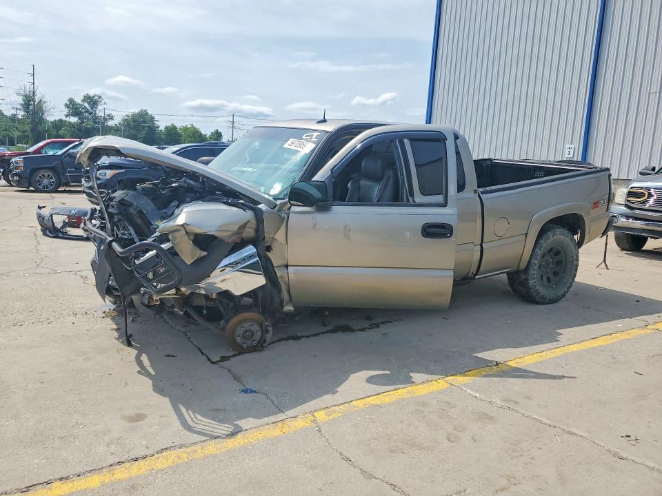 CHEVROLET SILVERADO 2003 with VIN 1GCEK19T53E232586 - Photo from auction