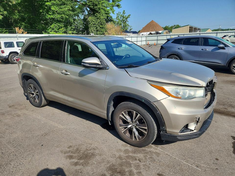 Photo 4 from auction – 2016 TOYOTA HIGHLANDER with VIN 5TDJKRFH7GS506688