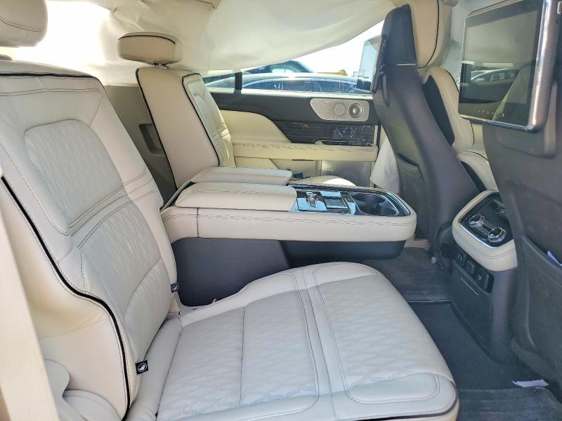 Photo 11 from auction – 2018 LINCOLN NAVIGATOR with VIN 5LMJJ2TT1JEL13655