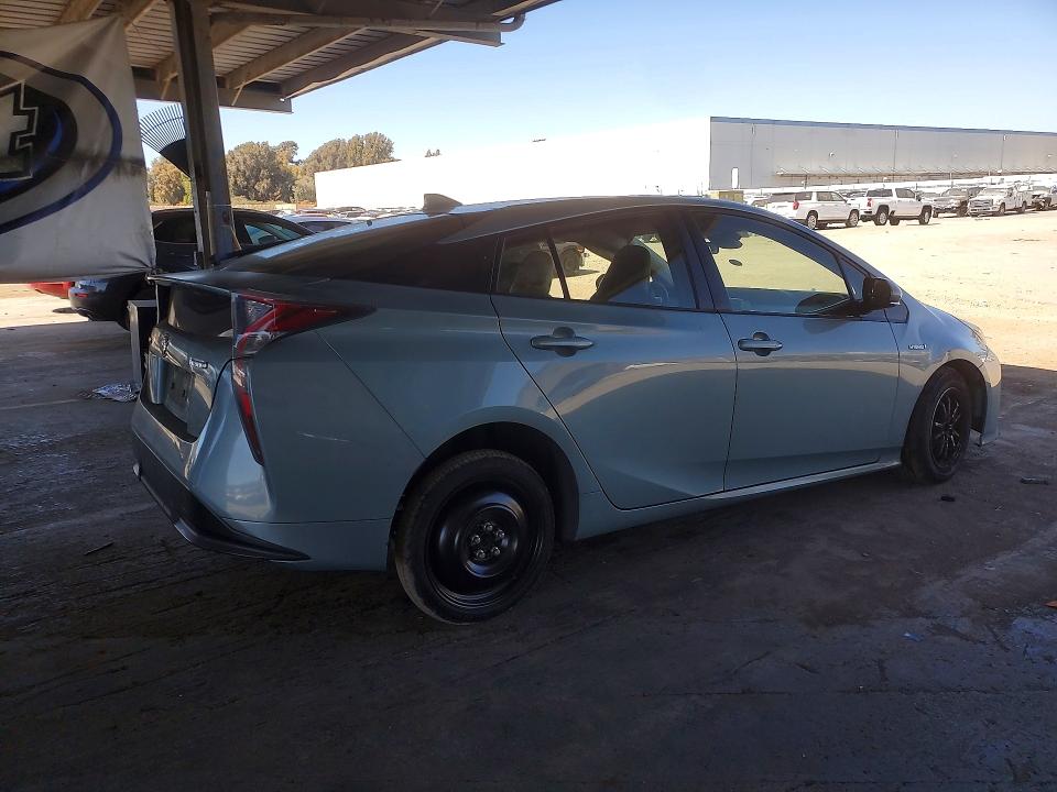 Photo 3 from auction – 2016 TOYOTA PRIUS with VIN JTDKARFU0G3000156