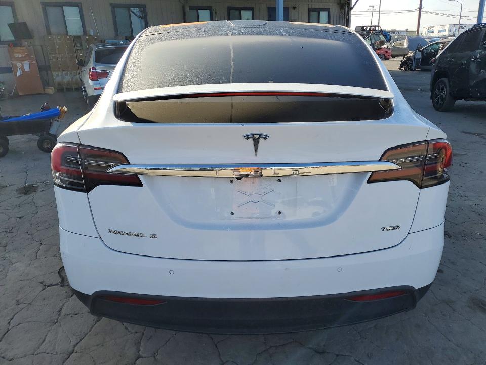 Photo 6 from auction – 2016 TESLA MODEL X with VIN 5YJXCBE28GF015286