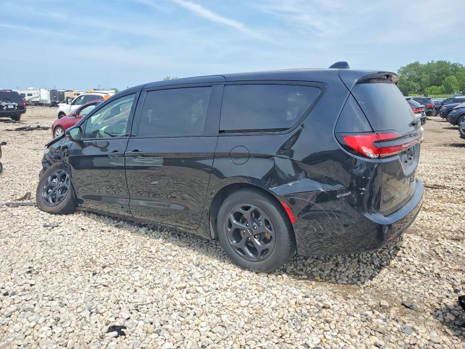 Photo 2 from auction – 2023 CHRYSLER PACIFICA with VIN 2C4RC1S77PR584461
