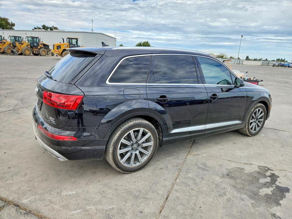 Zdjęcie 3 z aukcji – 2017 AUDI Q7 z VIN WA1VAAF74HD015418