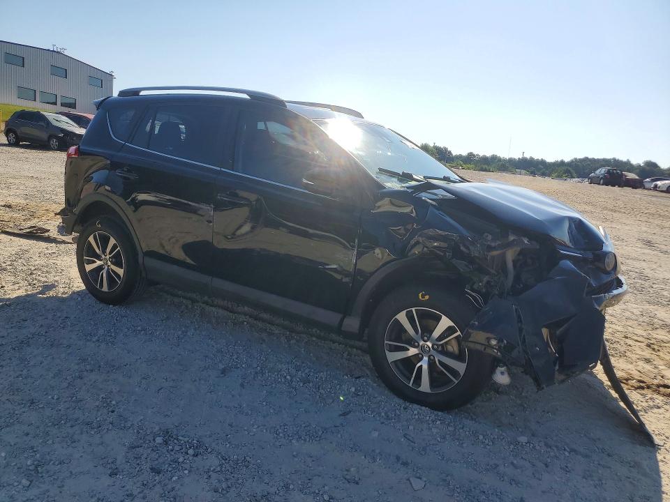 Photo 4 from auction – 2017 TOYOTA RAV4 with VIN 2T3WFREV0HW387853