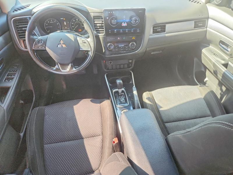 Photo 8 from auction – 2017 MITSUBISHI OUTLANDER with VIN JA4AZ2A30HZ051157