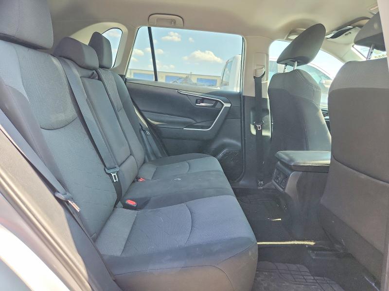 Photo 11 from auction – 2020 TOYOTA RAV4 with VIN 2T3W1RFV8LC041007