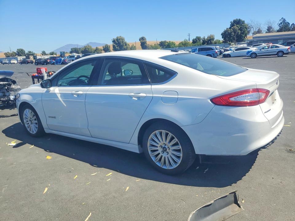 Photo 2 from auction – 2015 FORD FUSION with VIN 3FA6P0LUXFR161264