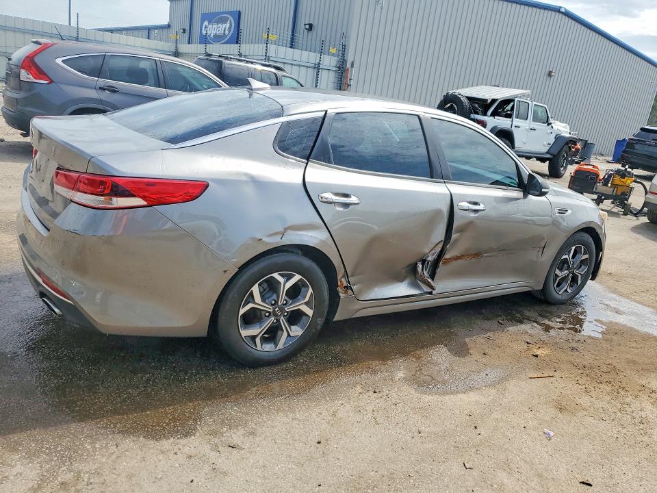 Photo 3 from auction – 2018 KIA OPTIMA with VIN 5XXGT4L37JG248992