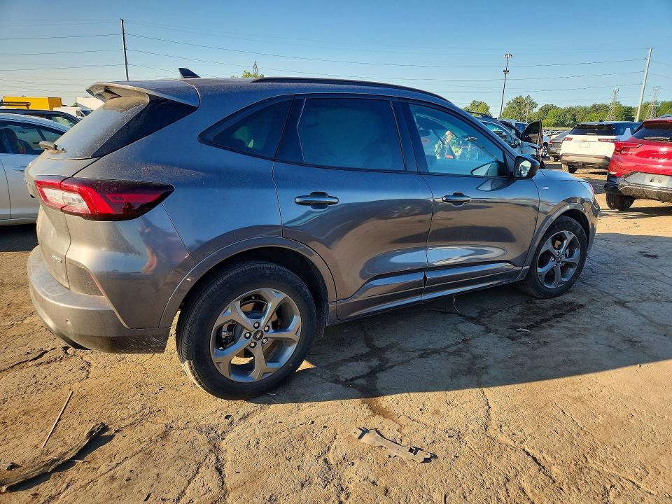 Photo 3 from auction – 2023 FORD ESCAPE with VIN 1FMCU9MN3PUA84969
