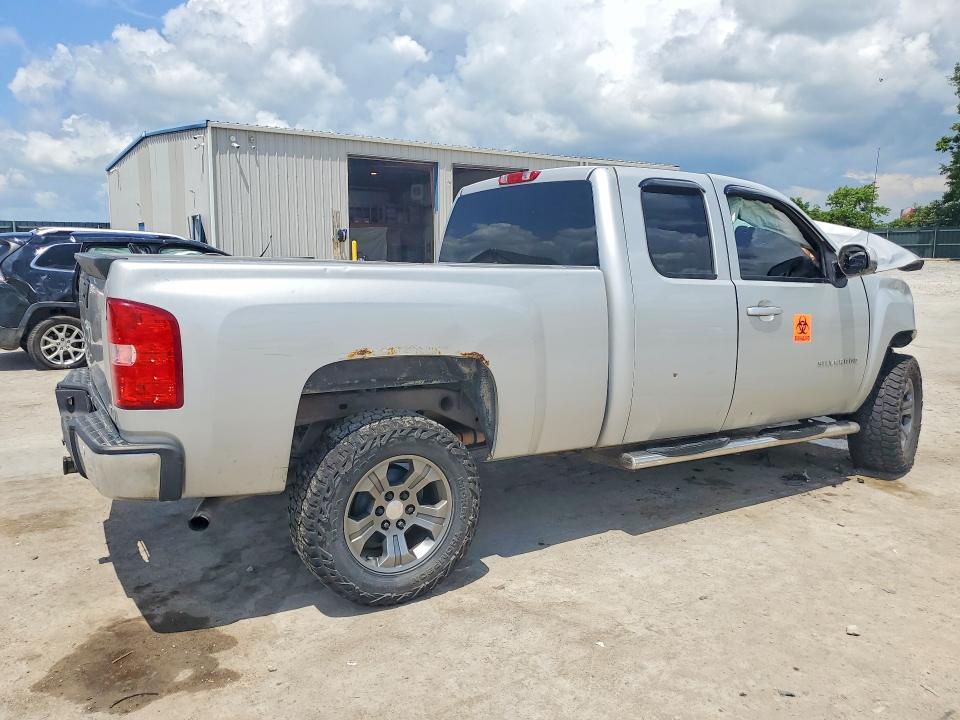 Foto 3 de la subasta – 2011 CHEVROLET SILVERADO con VIN 1GCRKSE37BZ282961