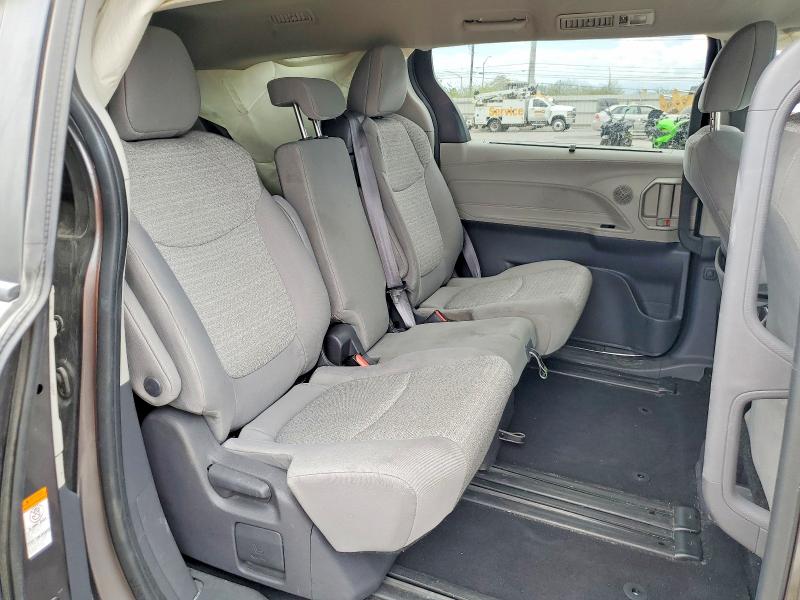 صورة رقم 11 من المزاد - 2021 TOYOTA SIENNA مع VIN 5TDKRKEC6MS015392