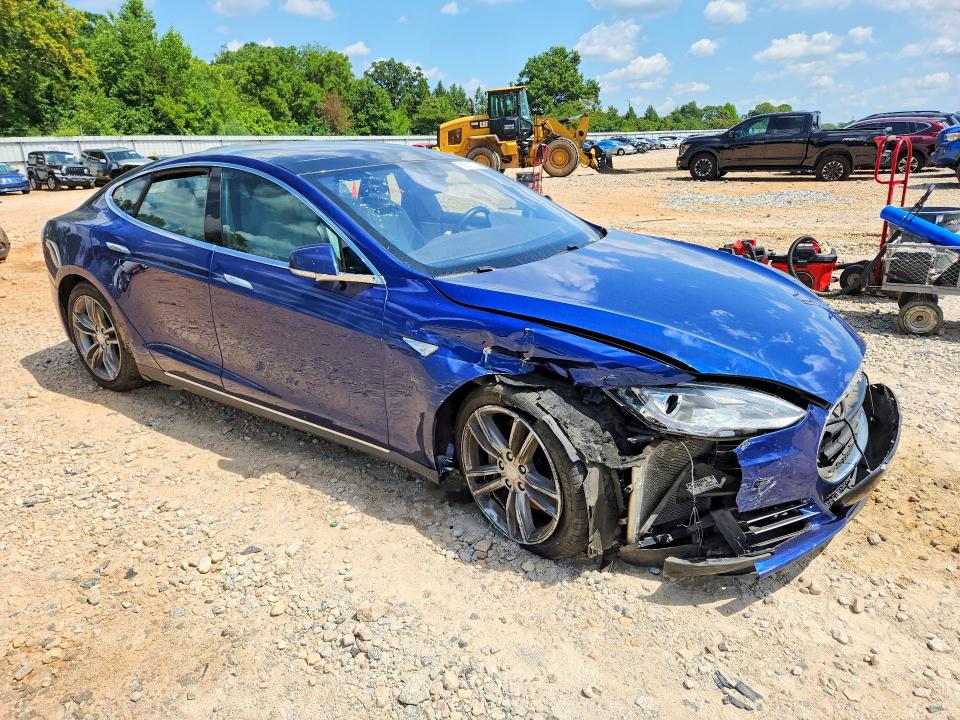 Photo 4 from auction – 2015 TESLA MODEL S with VIN 5YJSA1E20FF117223