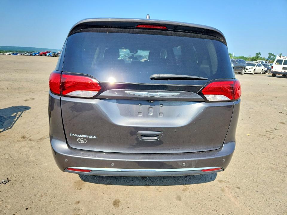 Photo 6 from auction – 2017 CHRYSLER PACIFICA with VIN 2C4RC1EG7HR837971
