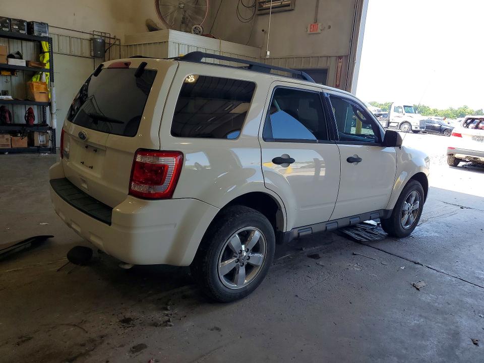 Photo 3 from auction – 2010 FORD ESCAPE with VIN 1FMCU0D73AKA33245