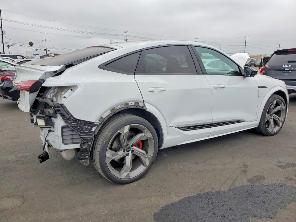 Photo 3 from auction – 2024 AUDI SQ8 E-TRON with VIN WA1BCBGE3RB045510