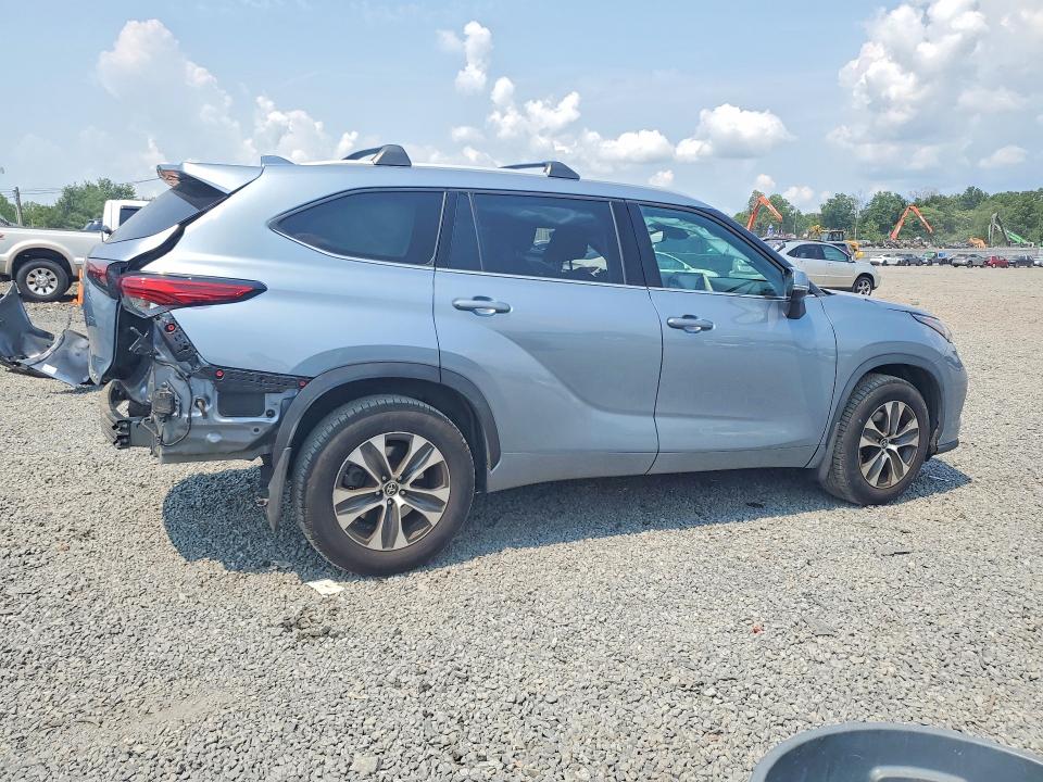 Photo 3 from auction – 2022 TOYOTA HIGHLANDER with VIN 5TDGZRBH9NS209625