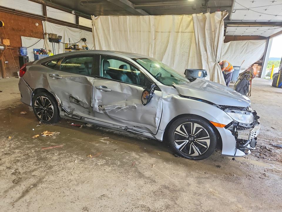 Photo 4 from auction – 2017 HONDA CIVIC with VIN 2HGFC1F78HH649856