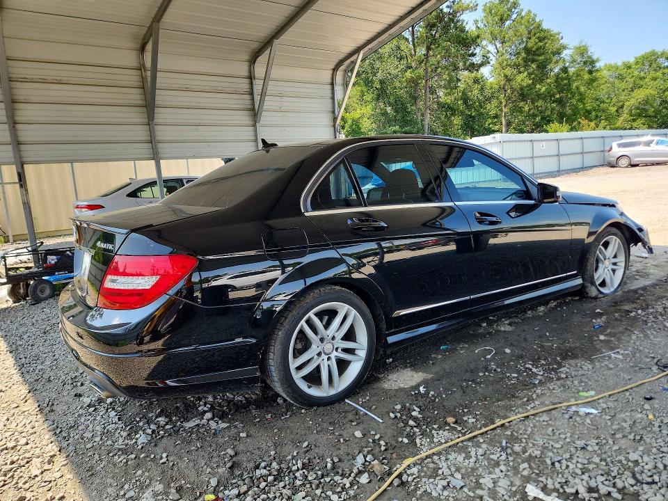Photo 3 from auction – 2014 MERCEDES-BENZ C with VIN WDDGF8AB2ER308985