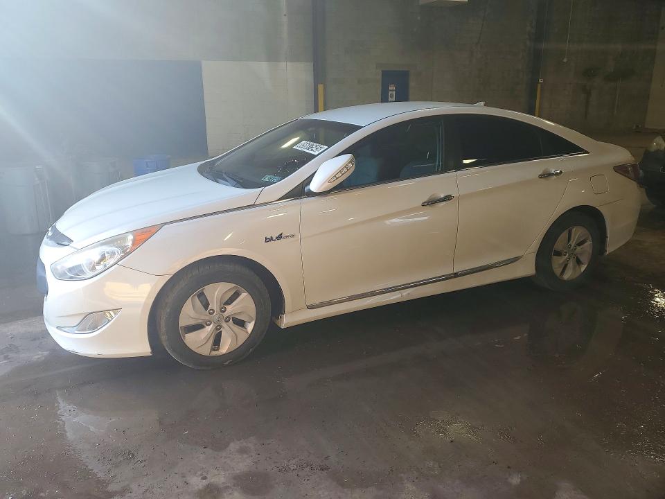 HYUNDAI SONATA 2014 with VIN KMHEC4A47EA115374 - Photo from auction