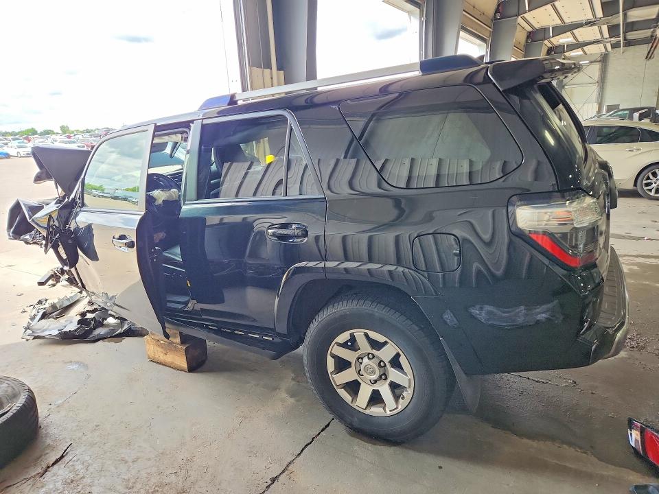 Photo 2 from auction – 2014 TOYOTA 4RUNNER with VIN JTEBU5JR2E5186704