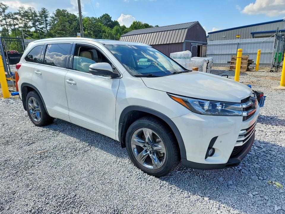 Photo 4 from auction – 2018 TOYOTA HIGHLANDER with VIN 5TDDZRFH5JS848379