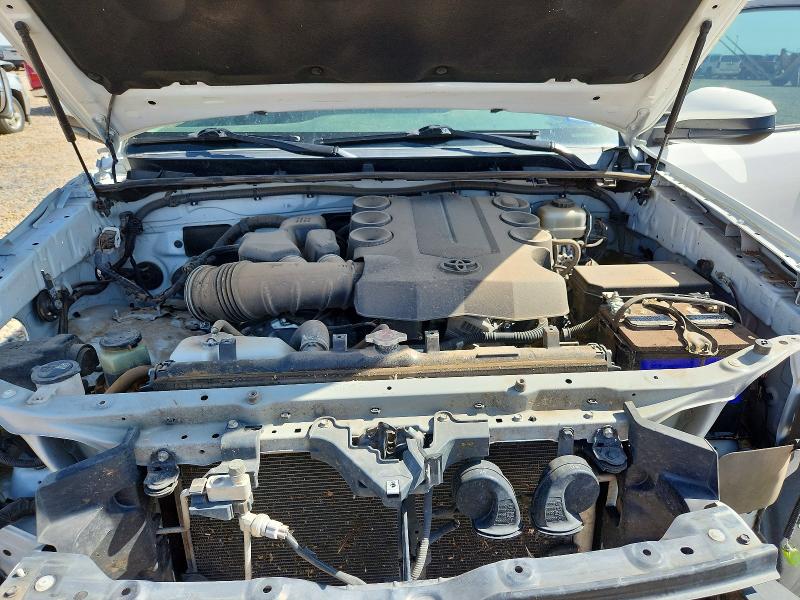 Photo 12 from auction – 2018 TOYOTA 4RUNNER with VIN JTEBU5JR1J5528623