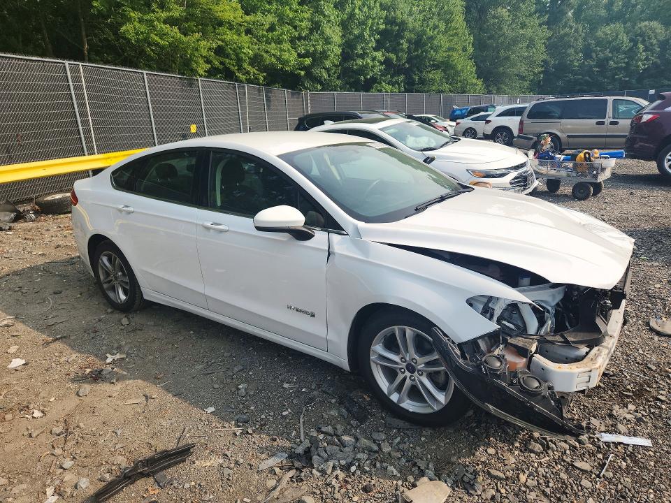 Photo 4 from auction – 2018 FORD FUSION with VIN 3FA6P0LU5JR172892