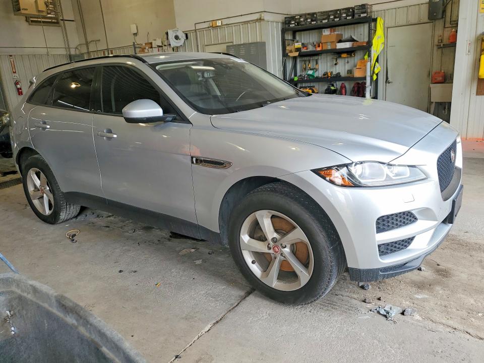 Zdjęcie 4 z aukcji – 2017 JAGUAR F-PACE z VIN SADCJ2BV4HA085028