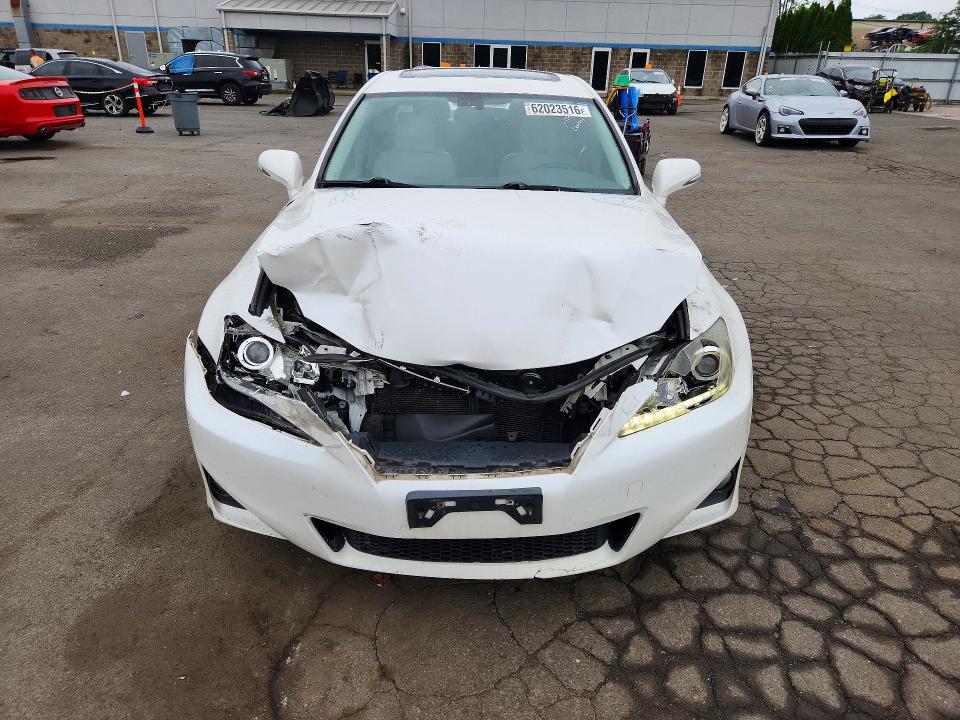 Photo 5 from auction – 2011 LEXUS IS with VIN JTHCF5C22B5051817