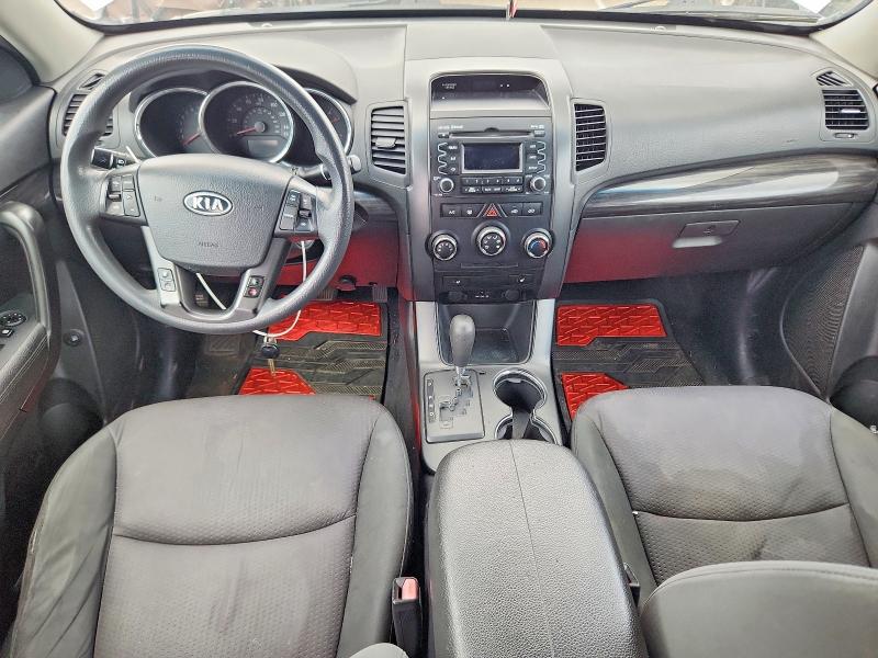 Photo 8 from auction – 2011 KIA SORENTO with VIN 5XYKT4A18BG155942
