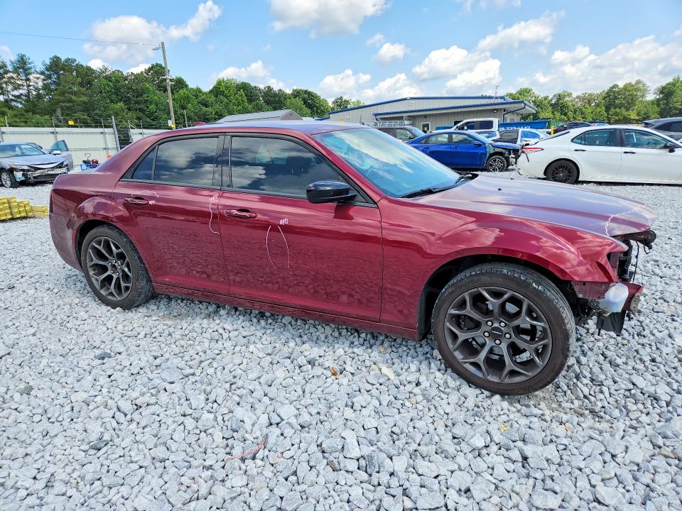Photo 4 from auction – 2018 CHRYSLER 300 with VIN 2C3CCAAG3JH164964