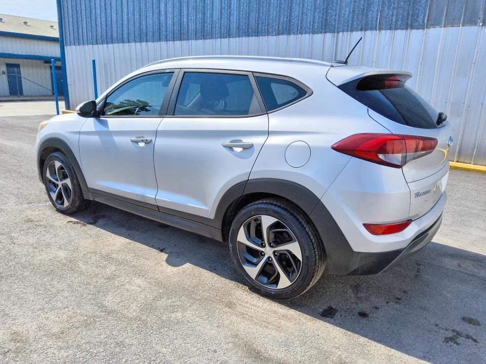 Photo 2 from auction – 2016 HYUNDAI TUCSON with VIN KM8J33A23GU029035