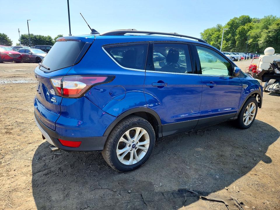 Photo 3 from auction – 2018 FORD ESCAPE with VIN 1FMCU9H91JUB63402