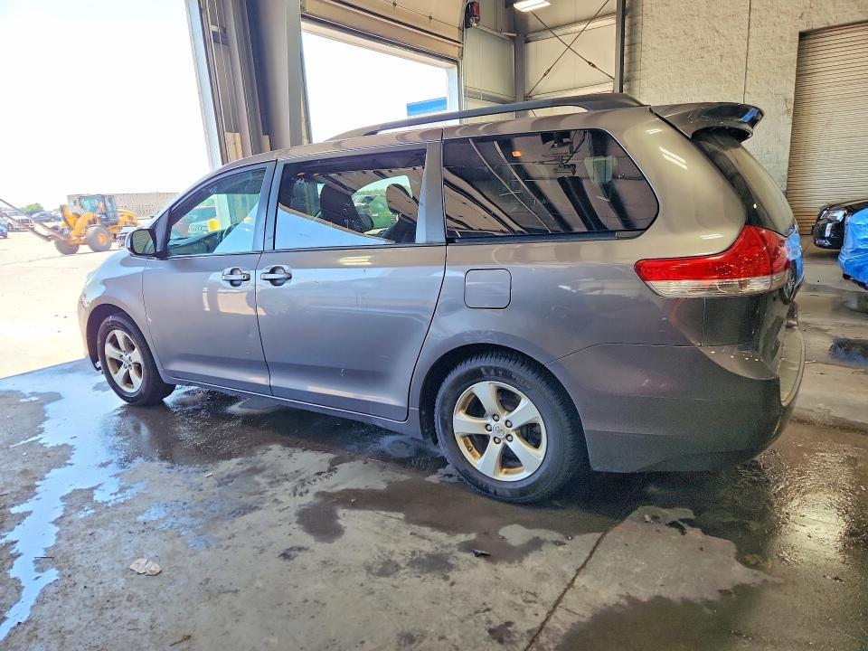 Photo 2 from auction – 2014 TOYOTA SIENNA with VIN 5TDKK3DC8ES485579