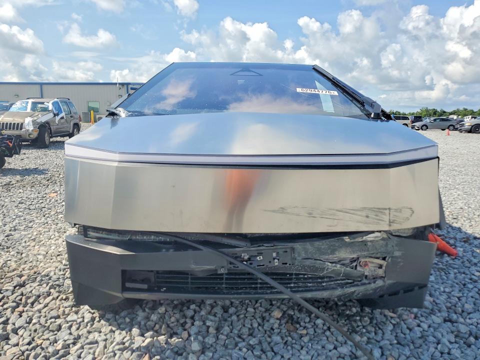Photo 5 from auction – 2025 TESLA CYBERTRUCK with VIN 7G2CEHED1SA066807