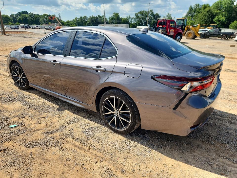Photo 2 from auction – 2021 TOYOTA CAMRY with VIN 4T1G11AK8MU434193