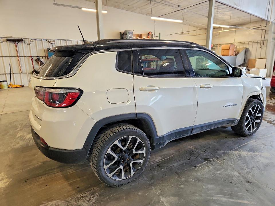Photo 3 from auction – 2018 JEEP COMPASS with VIN 3C4NJDCB7JT101841