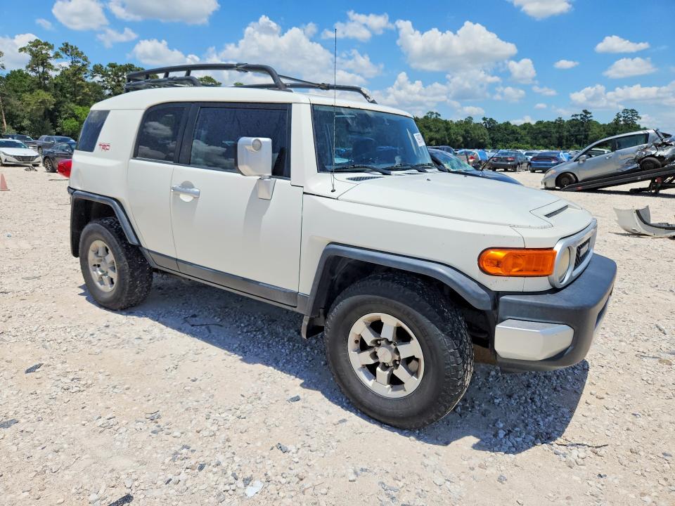 Photo 4 from auction – 2010 TOYOTA FJ CRUISER with VIN JTEZU4BF3AK010754
