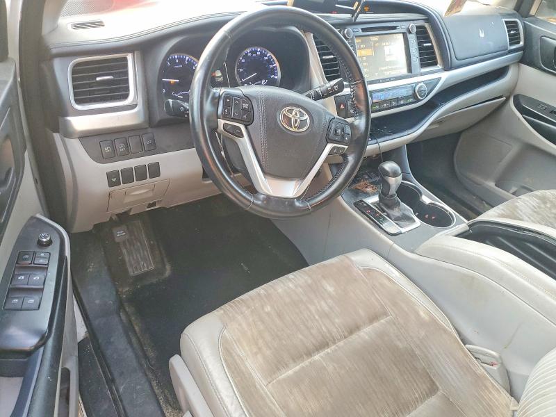 Photo 8 from auction – 2017 TOYOTA HIGHLANDER with VIN 5TDBZRFH4HS452610