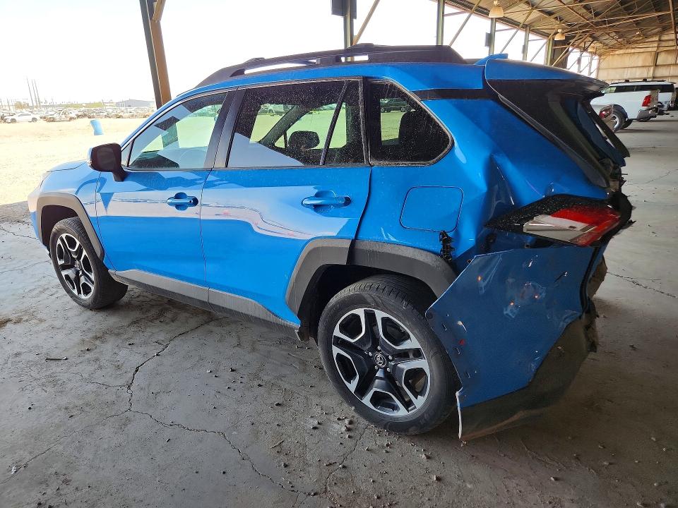 Снимка 2 от търг – 2019 TOYOTA RAV4 с VIN 2T3J1RFV2KC001515