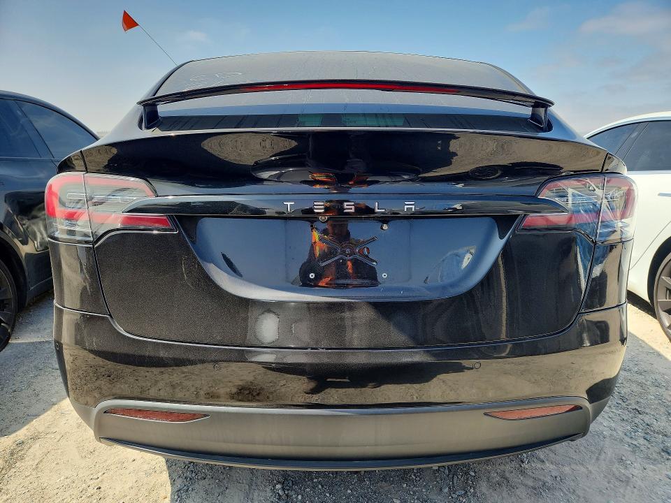 Photo 6 from auction – 2018 TESLA MODEL X with VIN 5YJXCAE22JF126630