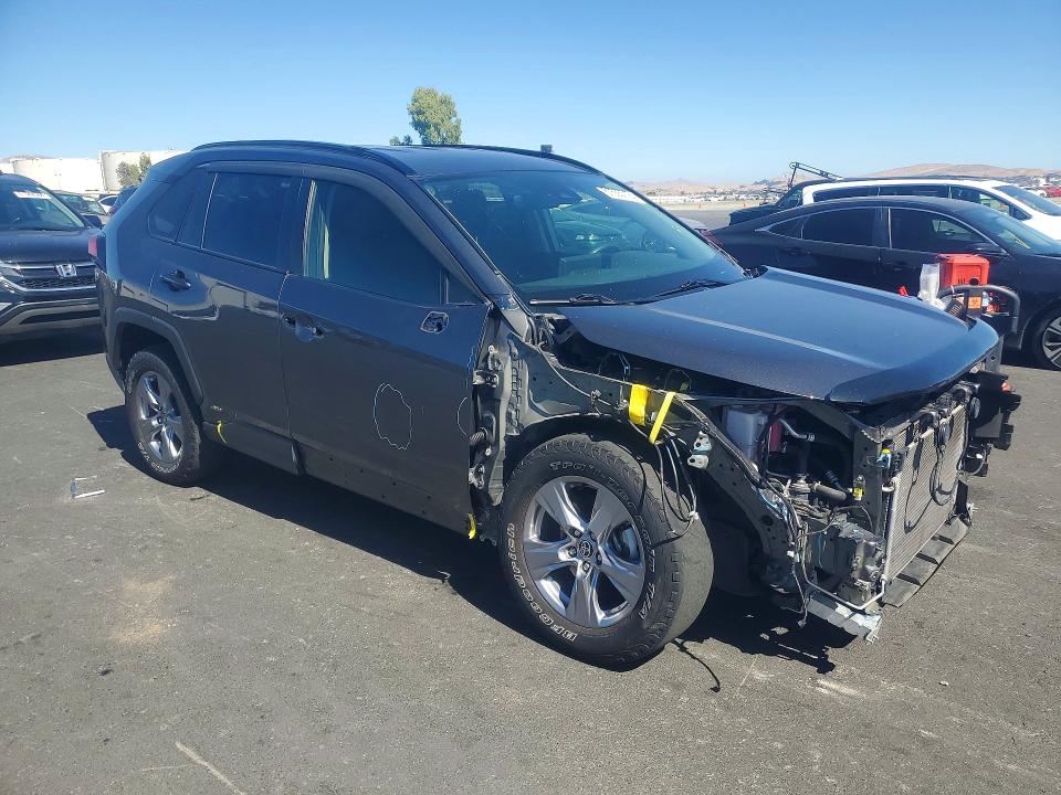 Photo 4 from auction – 2022 TOYOTA RAV4 with VIN JTMMWRFV8ND158822