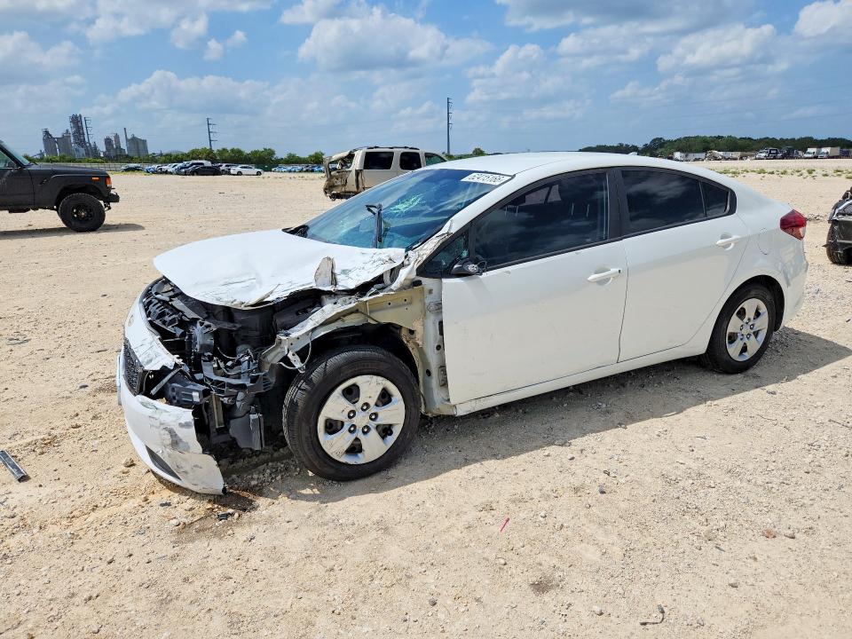 KIA FORTE 2017 with VIN 3KPFK4A77HE076213 - Photo from auction