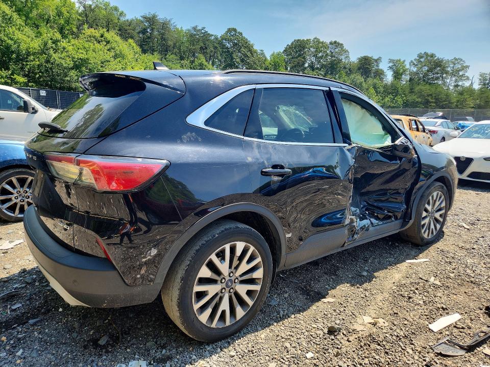 Photo 3 from auction – 2021 FORD ESCAPE with VIN 1FMCU9J90MUA58557