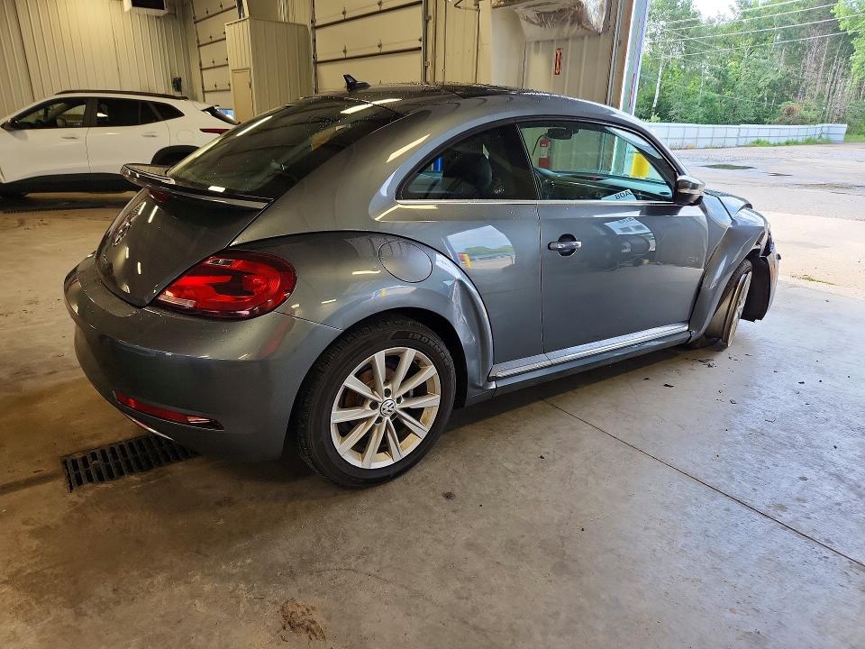 Photo 3 from auction – 2018 VOLKSWAGEN BEETLE with VIN 3VWJD7AT8JM712892