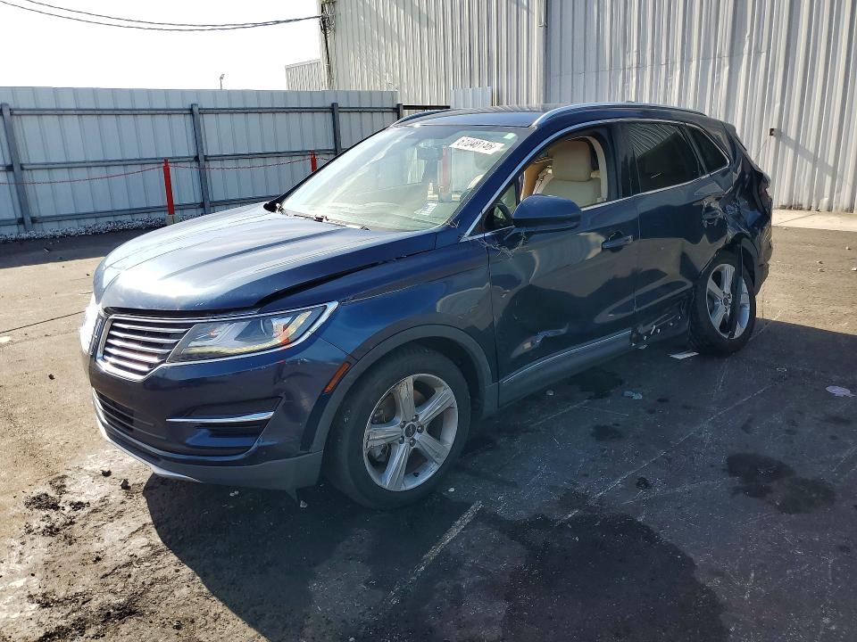 LINCOLN MKC 2017 with VIN 5LMCJ1C90HUL49537 - Photo from auction