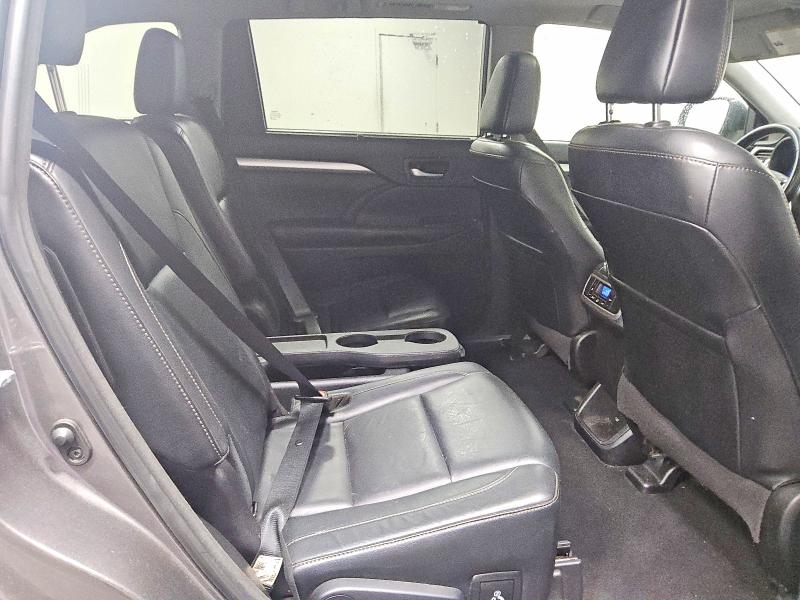 Zdjęcie 11 z aukcji – 2018 TOYOTA HIGHLANDER z VIN 5TDJZRFH9JS888449